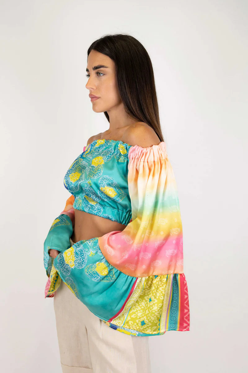 Crop Top fantasia con manica a campana