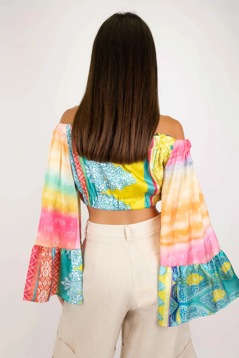 Crop Top fantasia con manica a campana