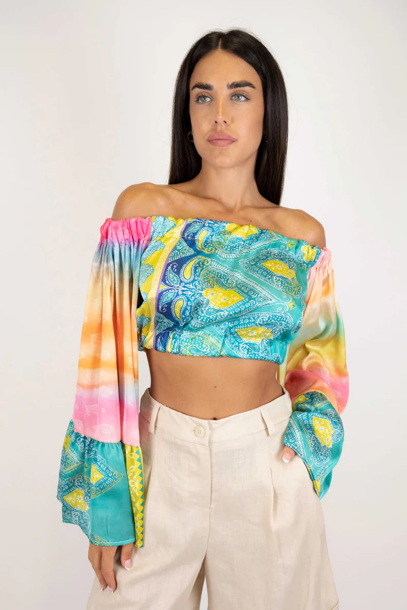 Crop Top fantasia con manica a campana