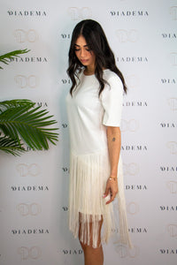 Abito bianco con frange