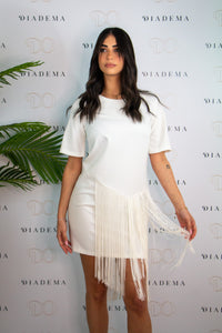 Abito bianco con frange