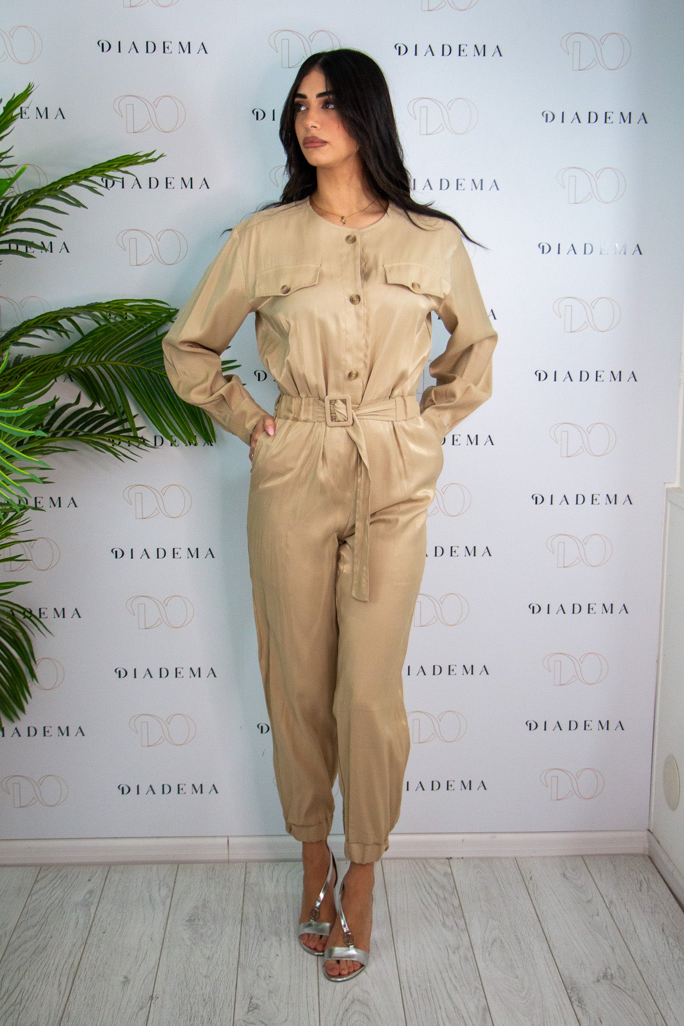 Tuta donna beige Icona