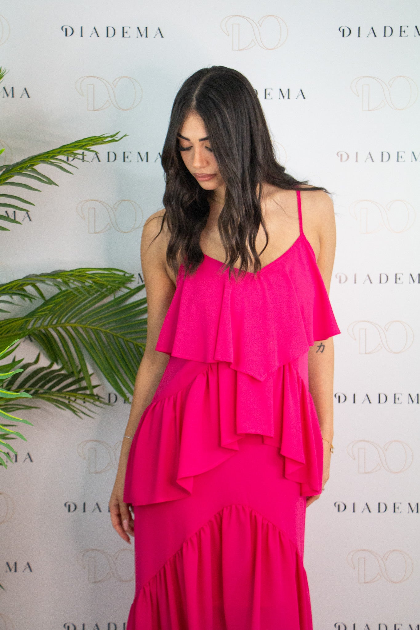 Abito asimmetrico con volant Kaos