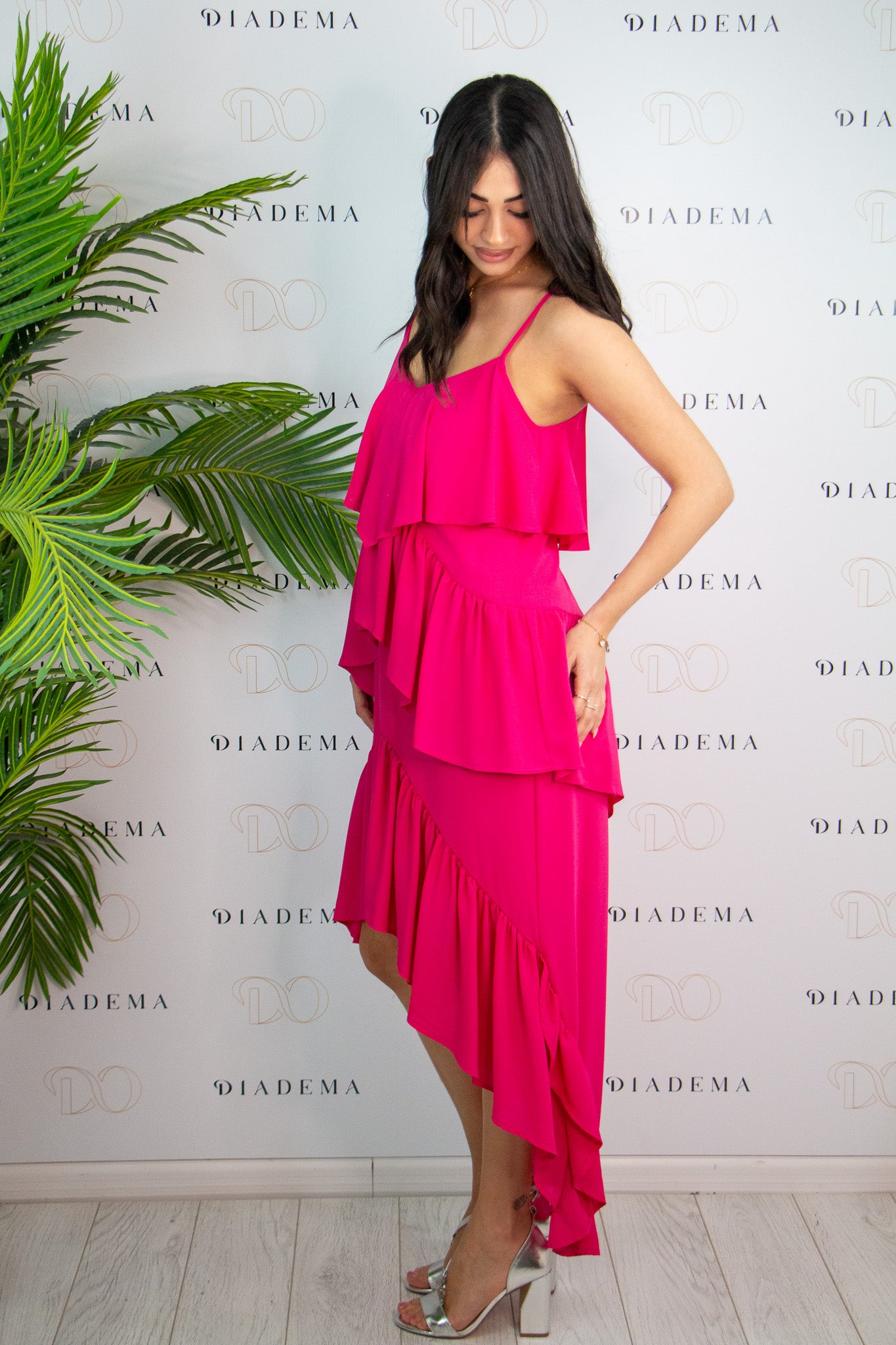 Abito asimmetrico con volant Kaos